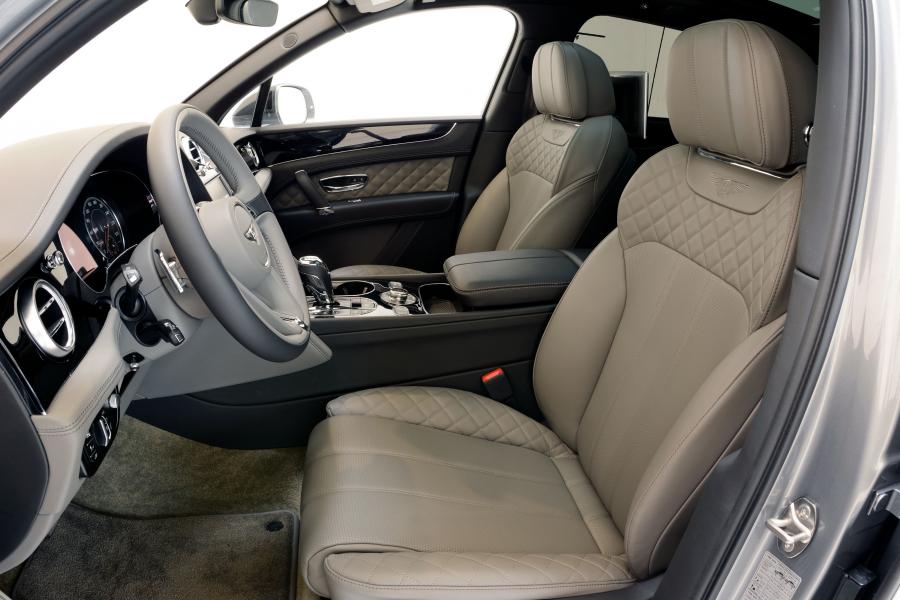Интерьер Bentley Bentayga in Pearl by Startech 2016 года  (фото 6 из 8)
